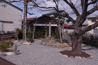 安東伊賀守守就戦死の地